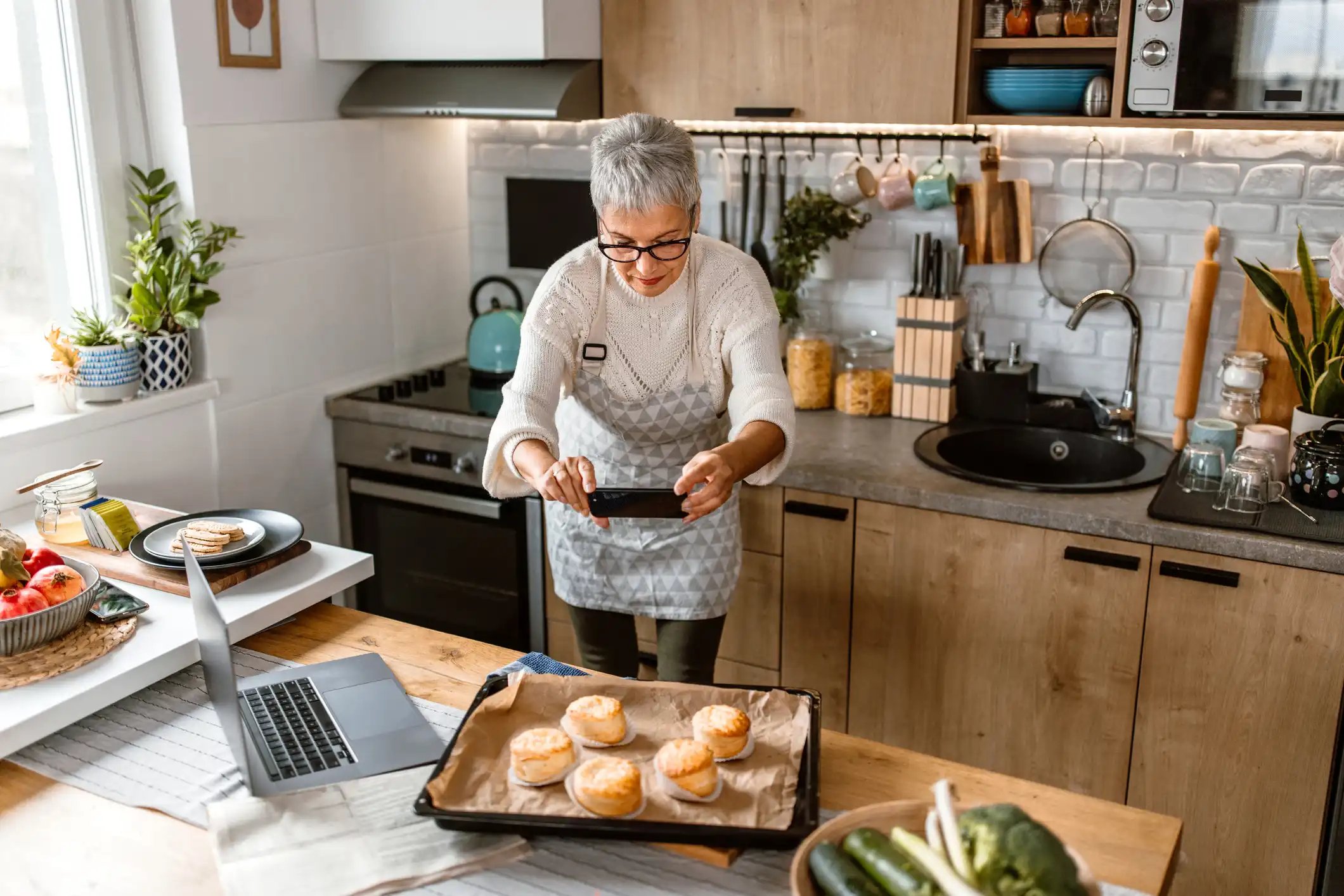 Food and Beverage Industry - Woman picture of food